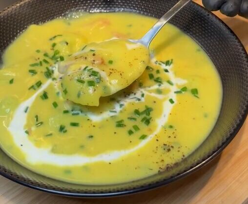 Crème de chou-fleur au curry & ravioles