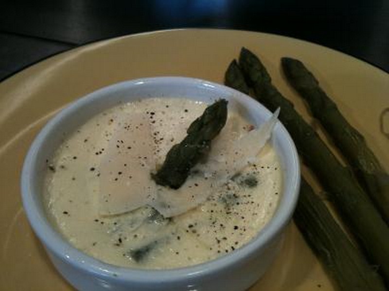 Flan d’asperges au saumon fumé et parmesan