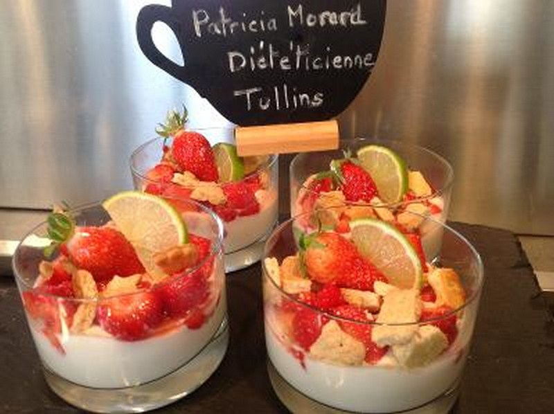 Verrine minute crème de citron, fraises et biscuits