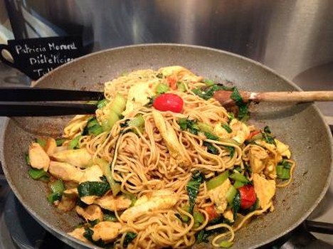 Wok de poulet au chou Pak Choi ou Choi Sum