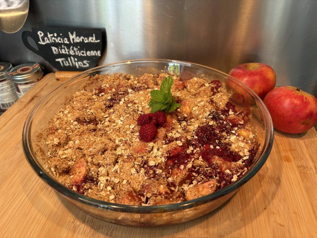 Crumble pommes, framboises & noisettes