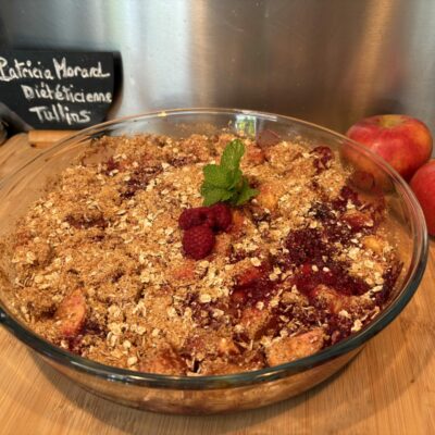 Crumble pommes, framboises & noisettes
