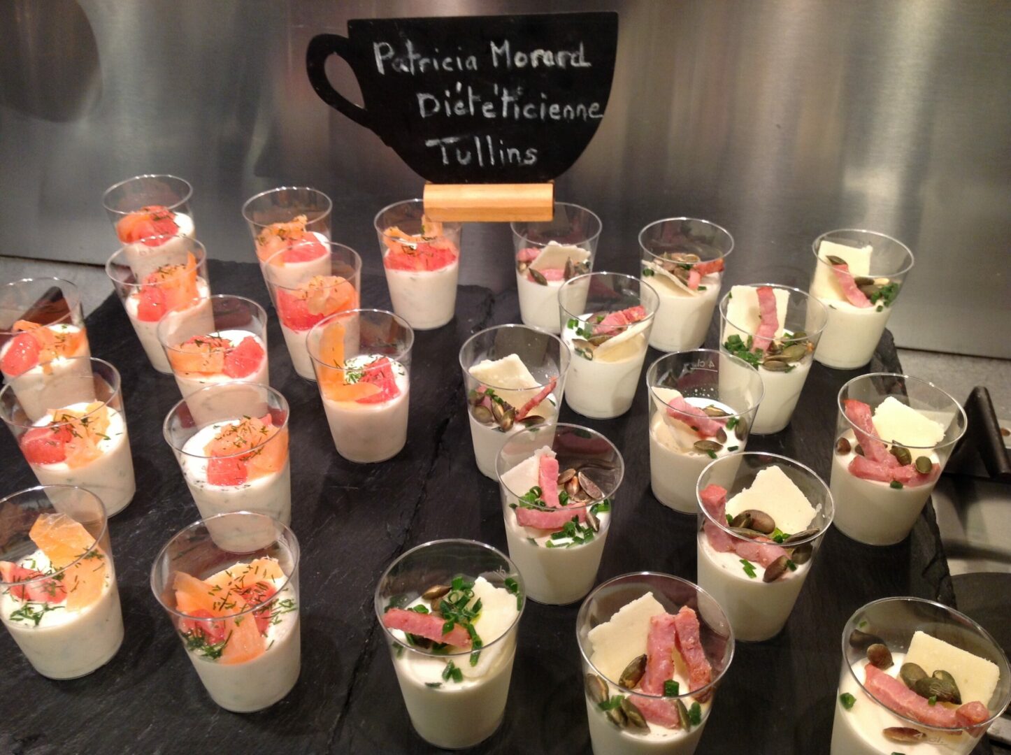 Mini verrines Panna cotta au Parmesan bacon et graines de courges