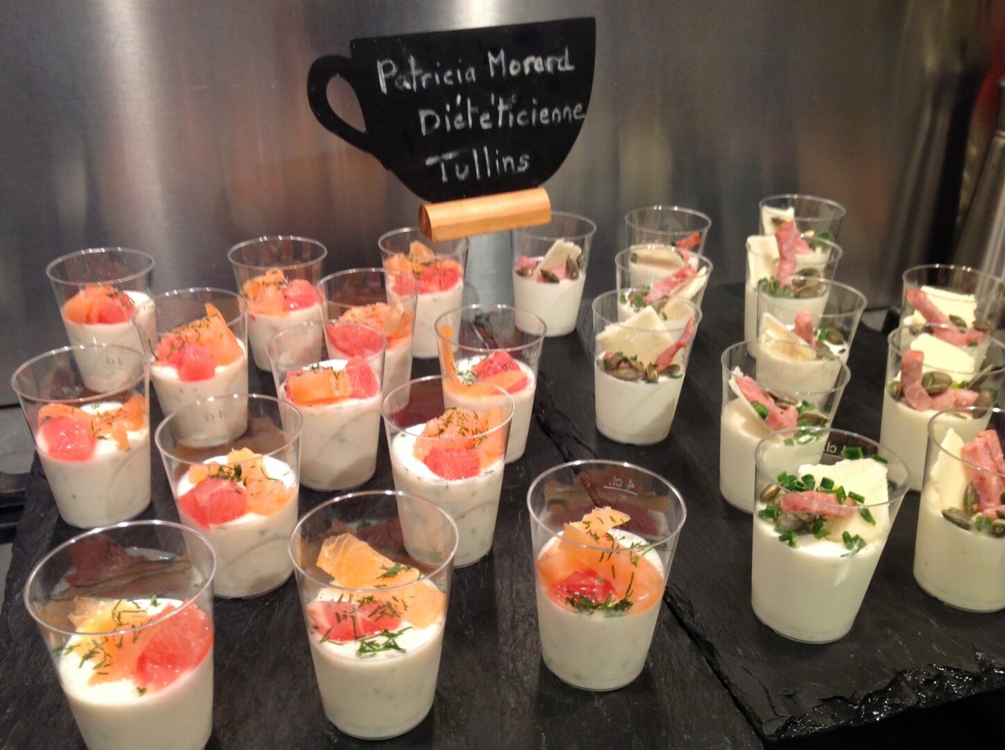 Mini verrines panna cotta saumon fumé aneth et pamplemousse